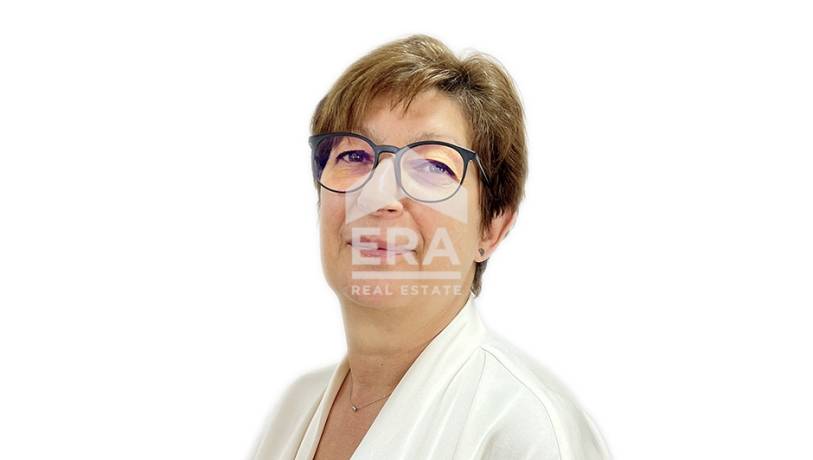 Моника Купенова