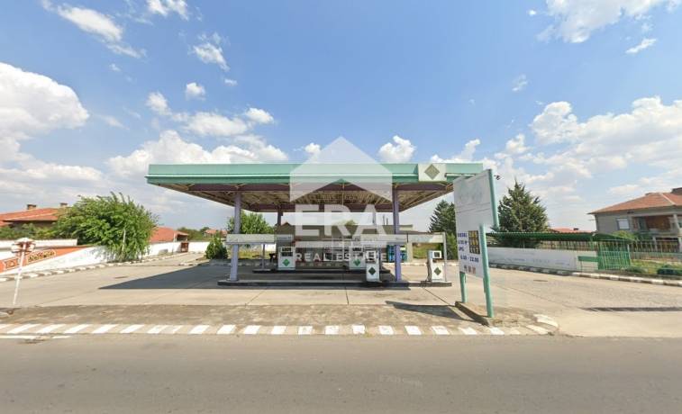 Работеща бензиностанция на главен път между Раднево и Стара Загора