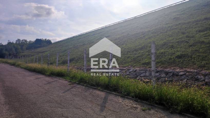 ЕРА ИмотиТе предлага за продажба Парцел - овощна градина, разположен в землището на с. Разбойна, м-ст Узун орман, обл. Търговище