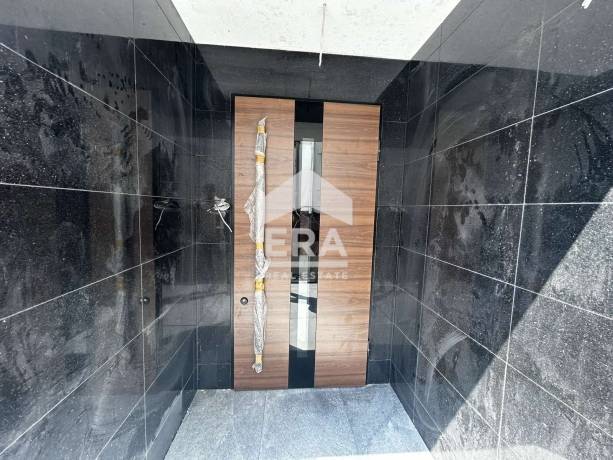 Четиристаен апартамент за продажба, с морска панорама, в новопостроена сграда с Акт 16, кв. Бриз, Варна, в близост до хотел Камелия