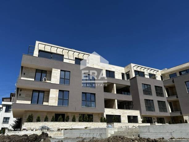 Четиристаен апартамент за продажба, с големи стаи, в новопостроен комплекс от затворен тип, в Бриз, Варна, в близост до Кауфланд
