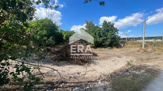 ЕРА Вива продава парцел в местност Старите лозя, в непосредствена близост до гр. Аксаково, област Варна