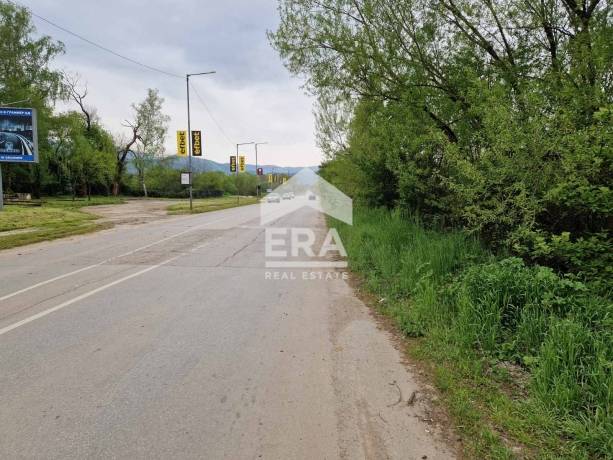 Ексклузивно!Ера Тера продава голям парцел в с. Трудовец.
