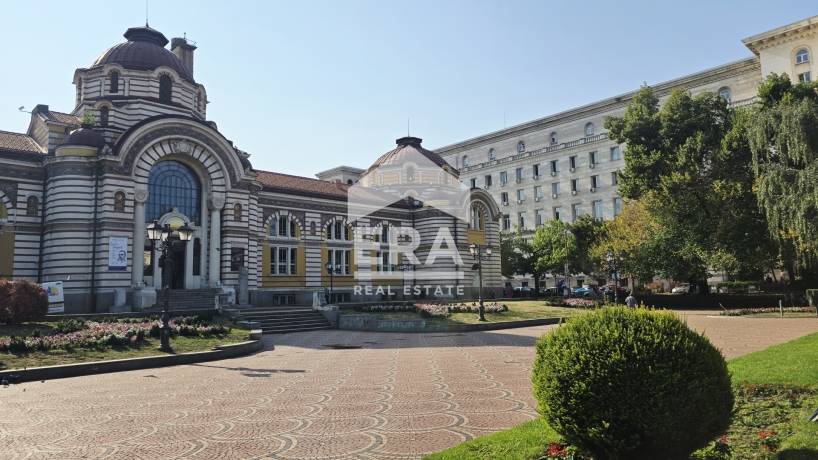 Тристаен апартамент за продажба в Център, София