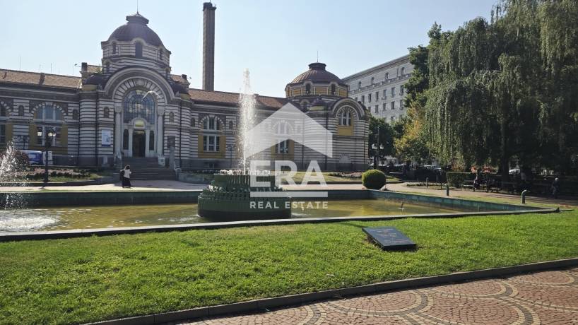 Тристаен апартамент за продажба в Център, София