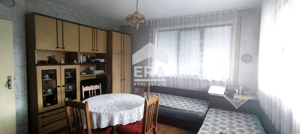 Двуетажна къща за продажба, с гараж и двор, в с. Старо Оряхово, обл. Варна