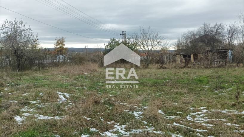 Дворно място за продажба, в центъра на с. Китка, общ. Аврен, на 22 км югозападно от гр. Варна