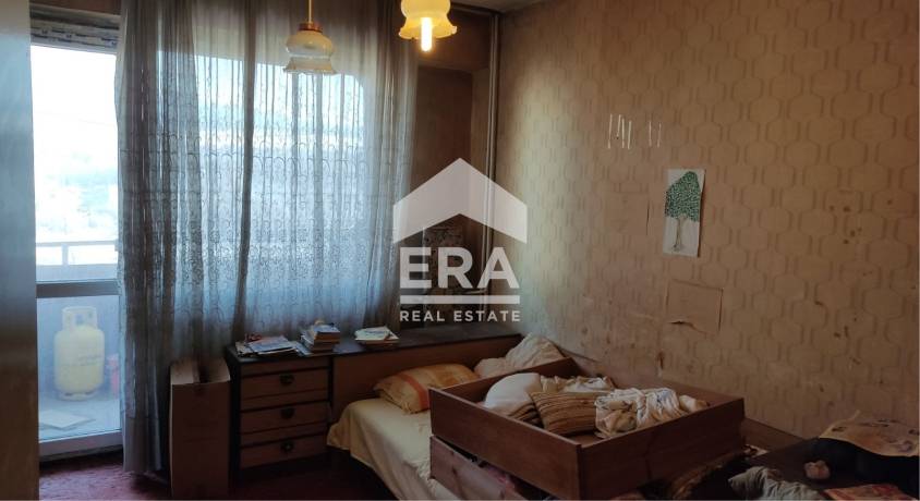 ЕРА Валена ви представя двустаен апартамент в гр. Перник, кв. Изток