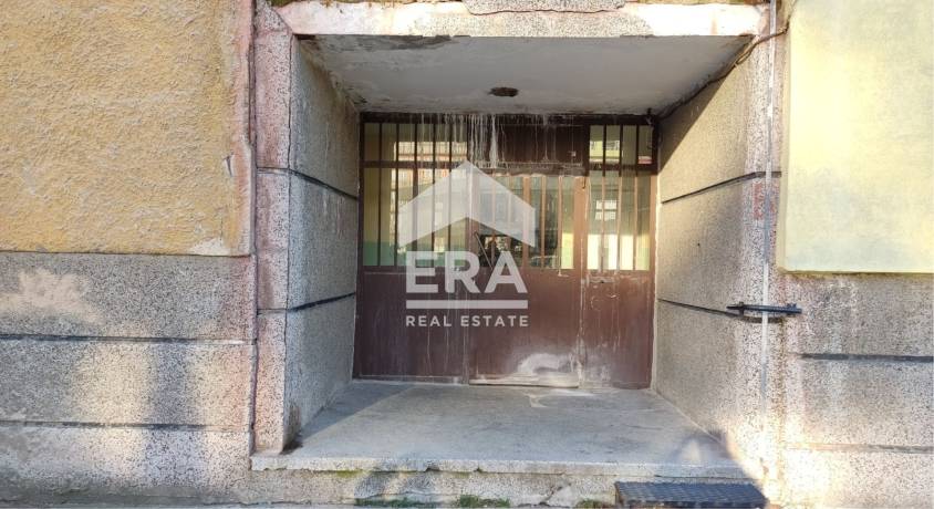 Двустаен апартамент за продажба в Изток, Перник