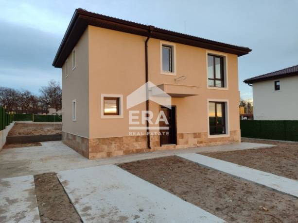 Двуетажна къща със собствен двор в с. Приселци за продажба , РЗП 142, двор 541 кв.м