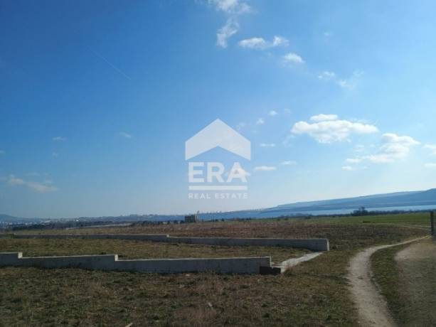 Парцел за жилищно строителство в с. Тополи за продажба, с площ от 871 кв.м
