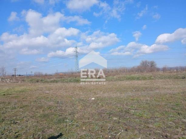 Парцел за жилищно строителство в с. Тополи за продажба, с площ от 871 кв.м