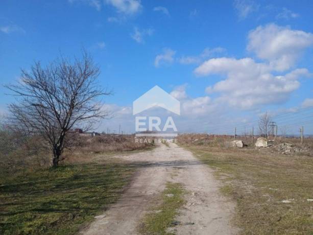 Парцел за жилищно строителство в с. Тополи за продажба, с площ от 871 кв.м