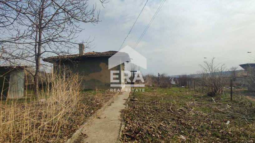 ЕРА ИмотиТе продава Къща с допълнителни пристройки, дворно място в регулация с площ от 2533 кв.м., с. Давидово