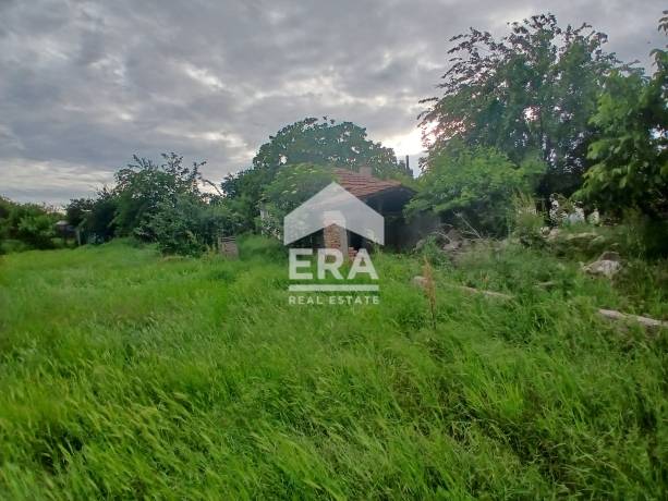 Само в ЕРА Каза!Продаваме дворно място в китно Сливенско село!