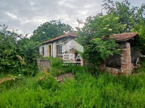 Само в ЕРА Каза!Продаваме дворно място в китно Сливенско село!