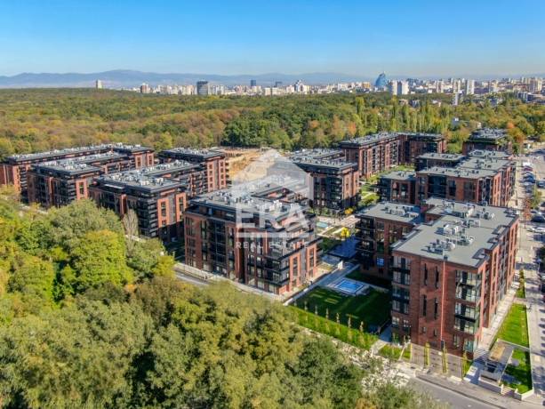 Търговски обект за продажба подходящ за ресторант или офис, район Лозенец