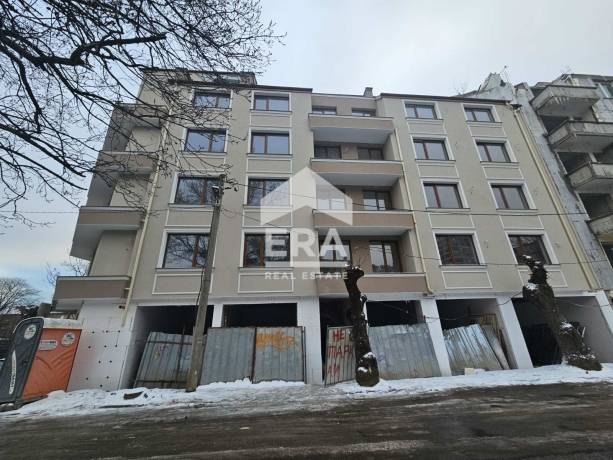 Двустаен апартамент в Банишора