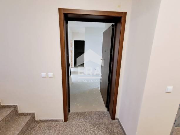 Тристаен апартамент за продажба, в новопостроена сграда с Акт 16, в кв. Бриз, Варна, под гимназиите