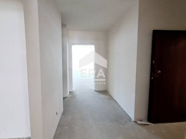 Тристаен апартамент за продажба, в новопостроена сграда с Акт 16, в кв. Бриз, Варна, под гимназиите