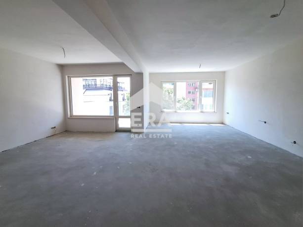 Тристаен апартамент за продажба, в новопостроена сграда с Акт 16, в кв. Бриз, Варна, под гимназиите