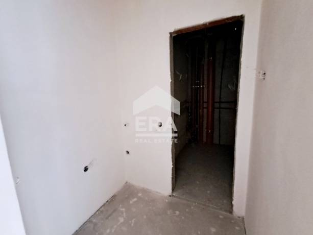 Тристаен апартамент за продажба в Бриз, Варна