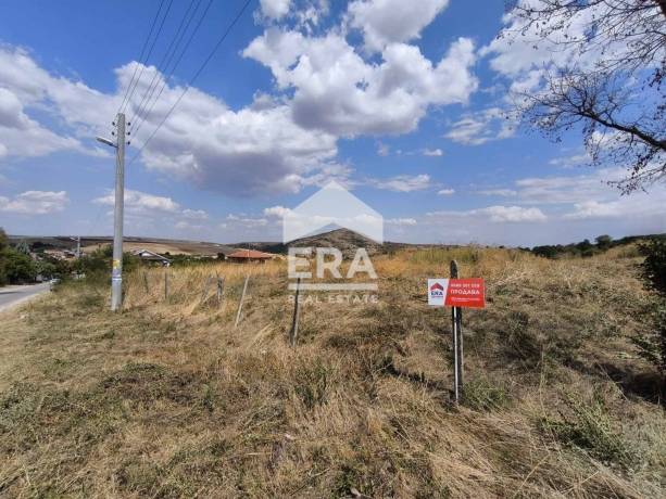 Атрактивен парцел в живописното село Татарево