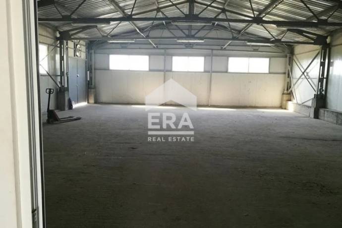 Продава се промишлено помещение с площ от 360 м², заедно със собствен парцел от 3 декара
