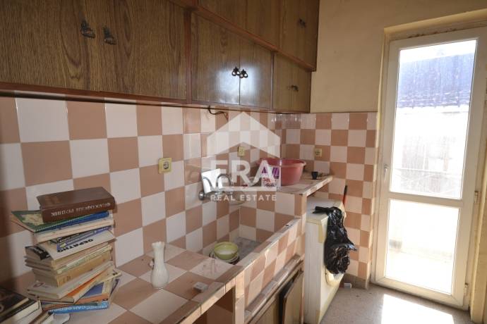 Къща за продажба в Младежки Хълм, Хасково