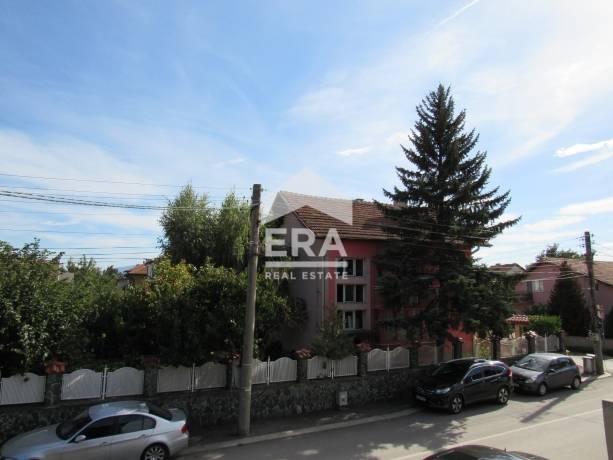 ЕРА Надежда продава масивна, двуфамилна, тухлена къща в гр. Божурище