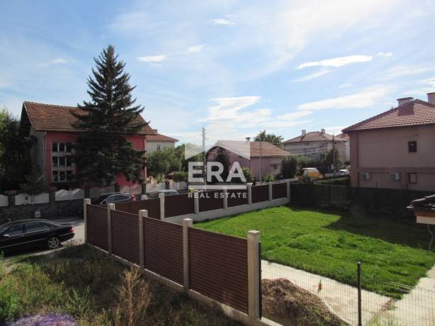 ЕРА Надежда продава масивна, двуфамилна, тухлена къща в гр. Божурище
