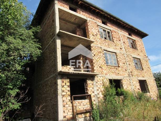 ЕРА Надежда продава масивна, двуфамилна, тухлена къща в гр. Божурище