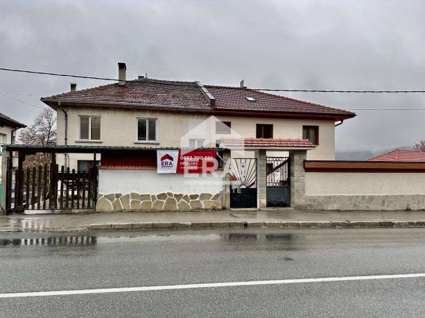 Готова за живеене, многофамилна къща, в гр. Дряново