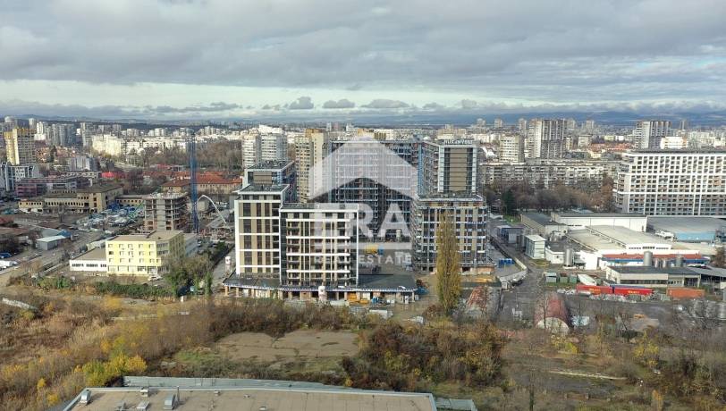 Магазин за продажба в мащабен жилищен комплекс до парк "Възраждане"
