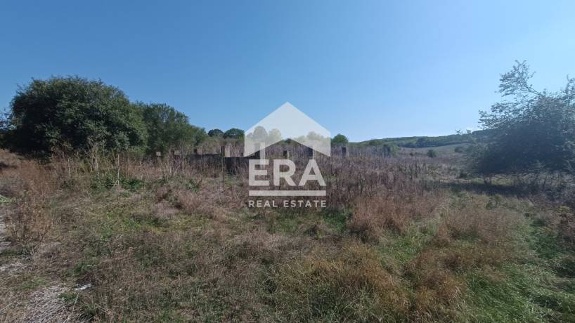 ЕРА ИмотиТе предлага за продажба Поземлен имот 14 000 м2 - Стопански двор, село Мировец, обл. Търговище.