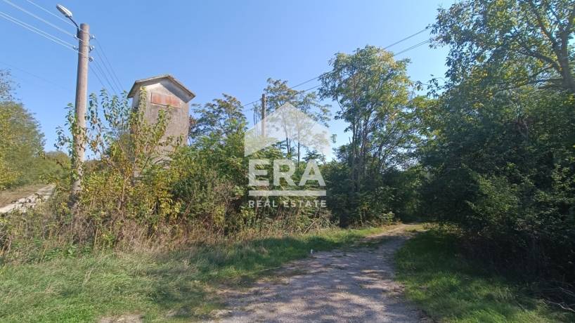 ЕРА ИмотиТе предлага за продажба Поземлен имот 14 000 м2 - Стопански двор, село Мировец, обл. Търговище.