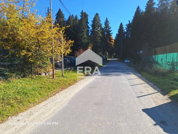EРА София Вива предлага за продажба урегулиран поземлен имот с площ от 1256в. м., разположен в к.к. Боровец, Софийска област.
