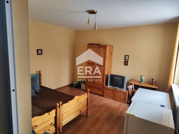 ЕРА МАКС продава атрактивен имот в с. Кукорево с две къщи общо 279 кв.м. РЗП