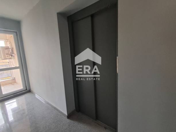 Тристаен обзаведен апартамент за продажба, в нова сграда, район Христо Ботев, Варна, до СУ Елин Пелин
