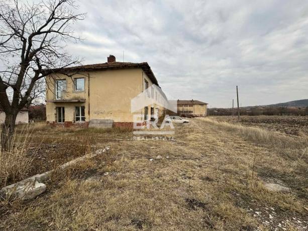 Уникален инвестиционен имот с голям потенциал в с. Сталево