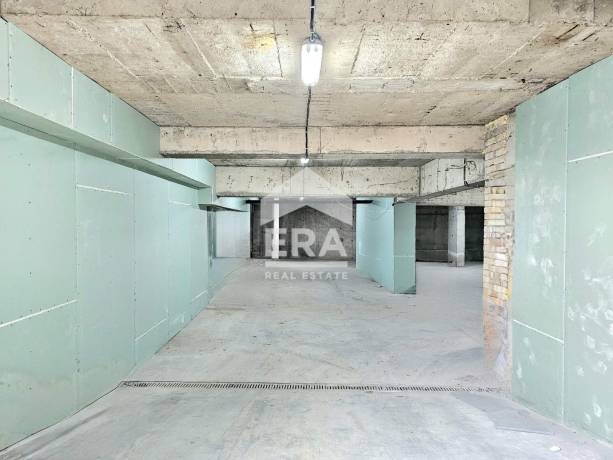 Офис сграда за продажба в Широк Център, Русе