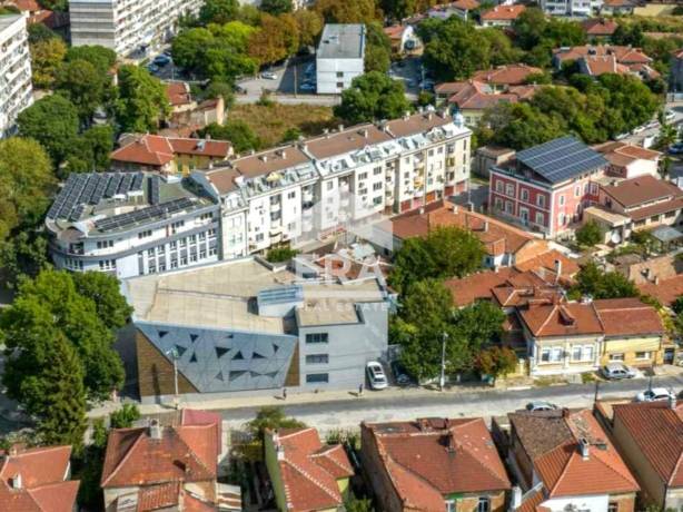 Офис сграда за продажба в Широк Център, Русе