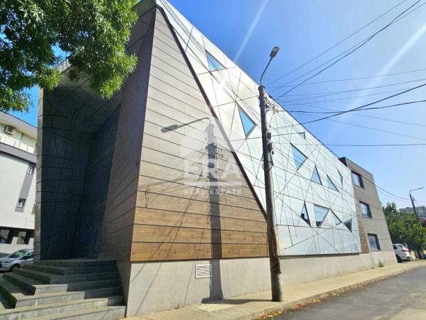 Офис сграда за продажба в Широк Център, Русе
