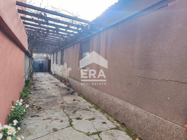 ЕРА МАКС предлага за продажба имот с РЗП 183 кв.м.в , в парцел от 342 кв.м. - с.Кукорево