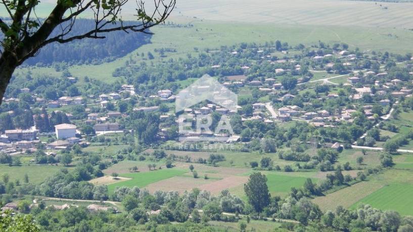 ЕРА ИмотиТе предлага Ексклузивно за продажба УПИ - 2130 кв.м. в с. Априлово, общ Попово.