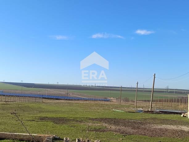 Само в ЕРА Визия! Парцел с двуетажна постройка за стопански двор в с. Суворово за продажба, с площ 3147 кв.м
