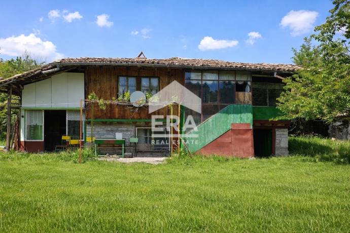 ЕКСКЛУЗИВНО! ЕРА ИмотиТе предлага за продажба Къща, 1007 кв.м. дворно място, с. Тръбач