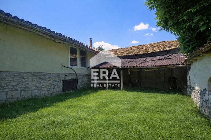 ЕКСКЛУЗИВНО! ЕРА ИмотиТе предлага за продажба Къща, 1007 кв.м. дворно място, с. Тръбач