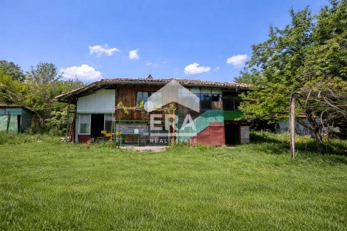 ЕКСКЛУЗИВНО! ЕРА ИмотиТе предлага за продажба Къща, 1007 кв.м. дворно място, с. Тръбач