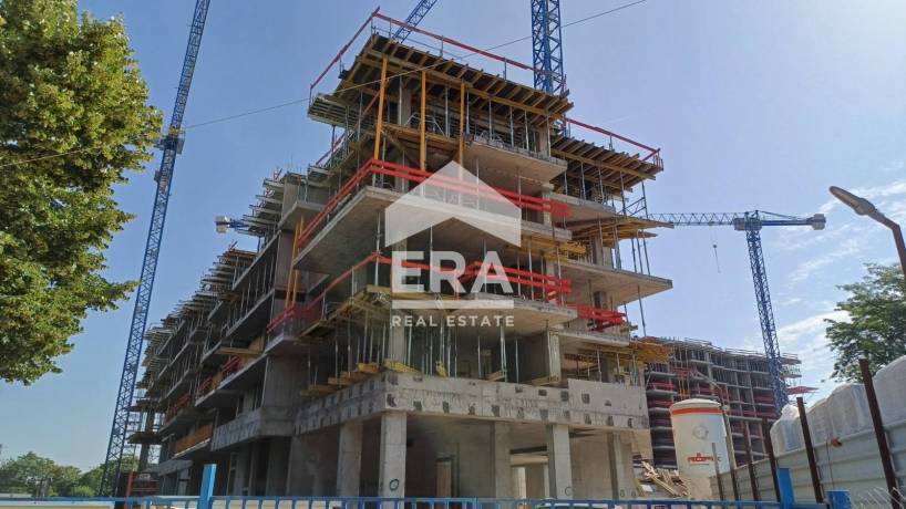 Тристаен апартамент за продажба в центъра на София до метростанция